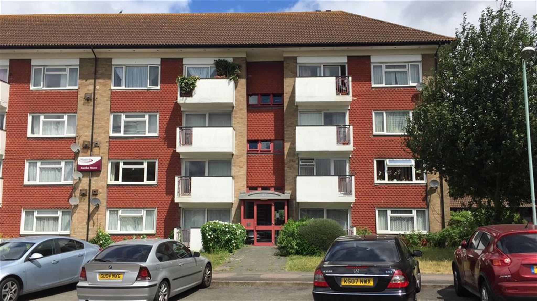 2 bedroom flat to rent, Combe House, Croxley View, Watford, WD18 6PF