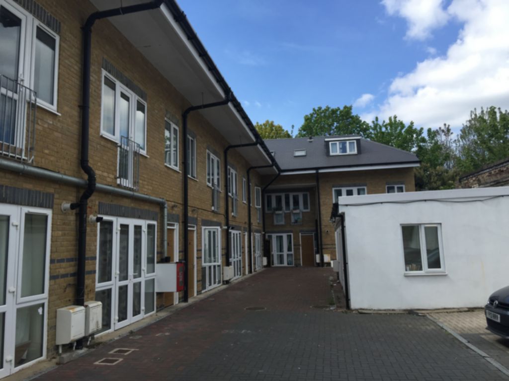 4 bedroom detached house to rent, Ruskin Road, London, N17 8ND