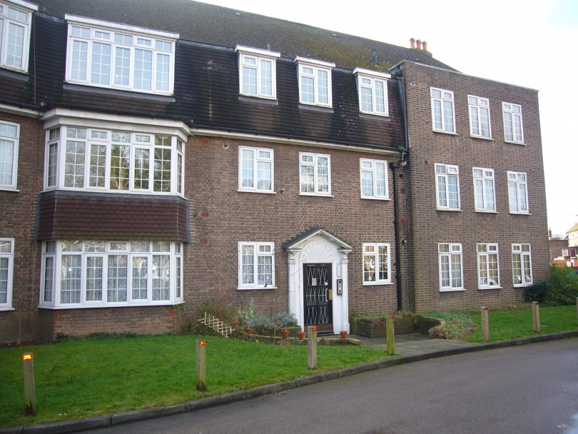 3 bedroom flat to rent, Tabor Court, Cheam Village SM, Sutton, SM3 8RT