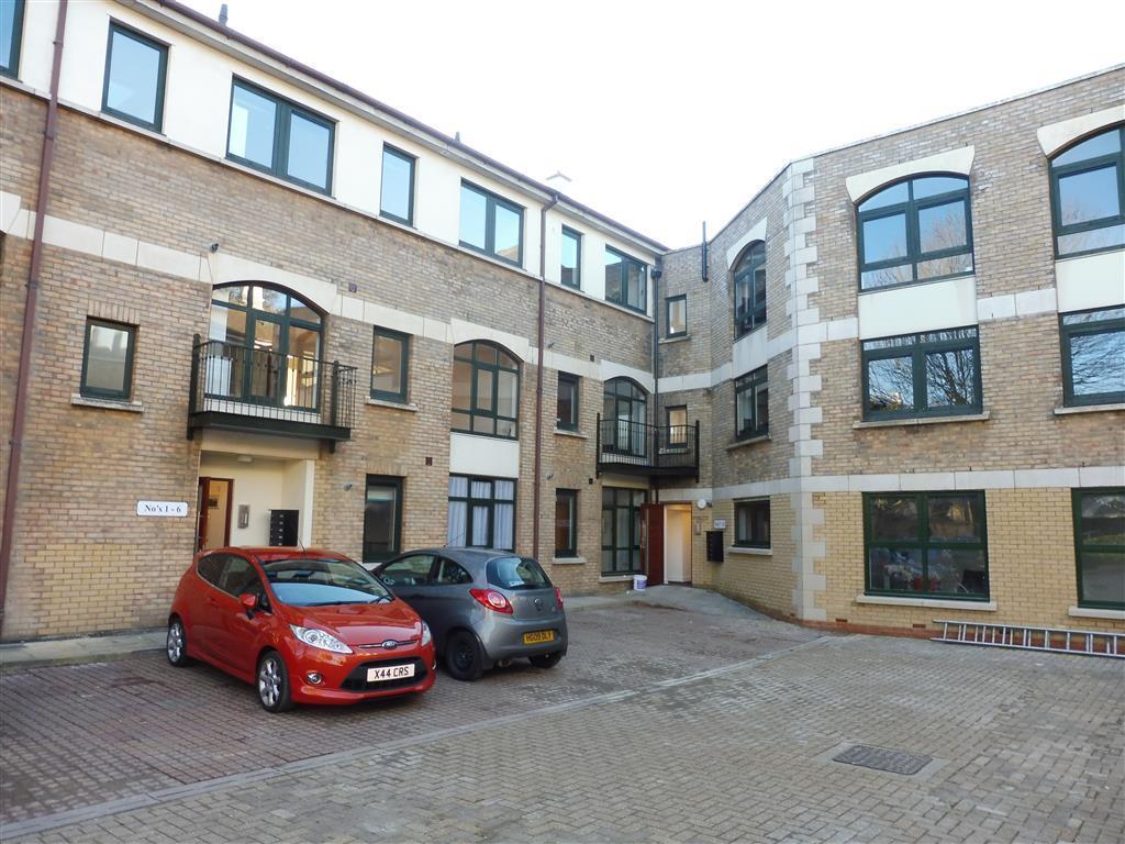 2 bedroom flat to rent, Windsor Court, Corner Hall, Hemel Hempstead
