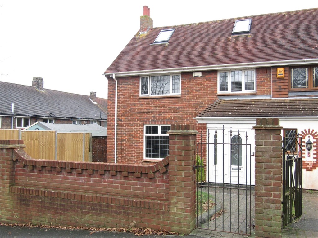 4 bedroom semidetached house to rent, Kingsland Close, Cosham