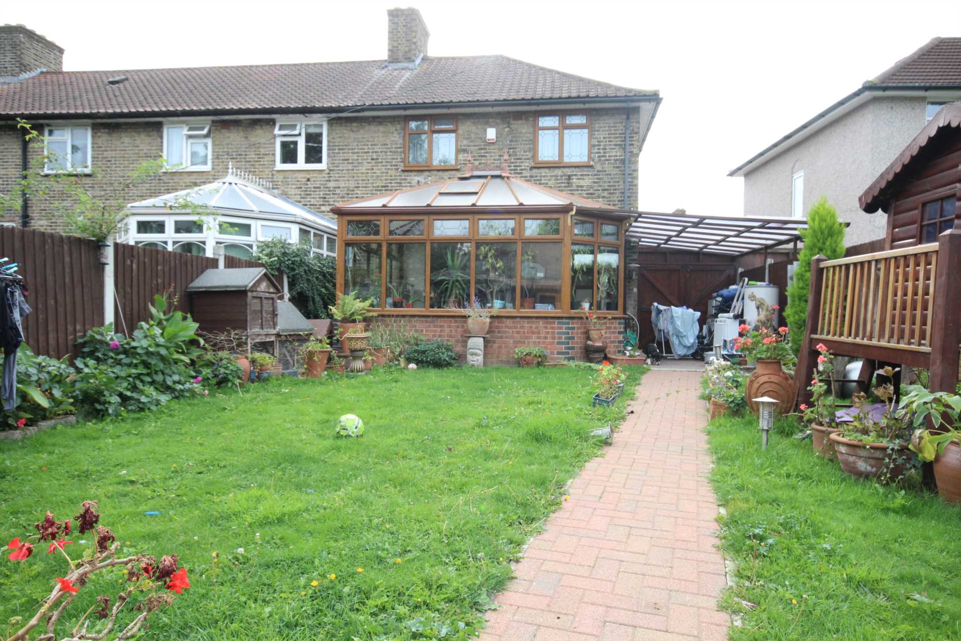 3 bedroom semidetached house to rent, Downing Road, Dagenham, RM9 6LX