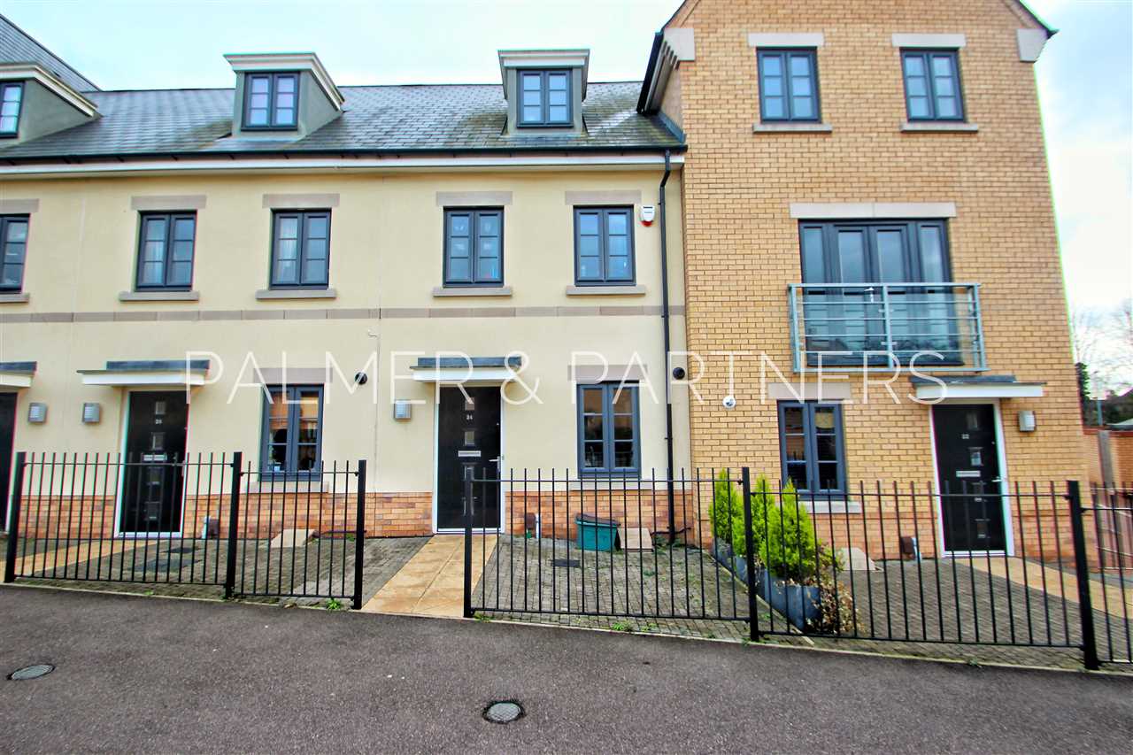 3 bedroom town house for sale, Roberts Road, Colchester CO, CO2 7FY