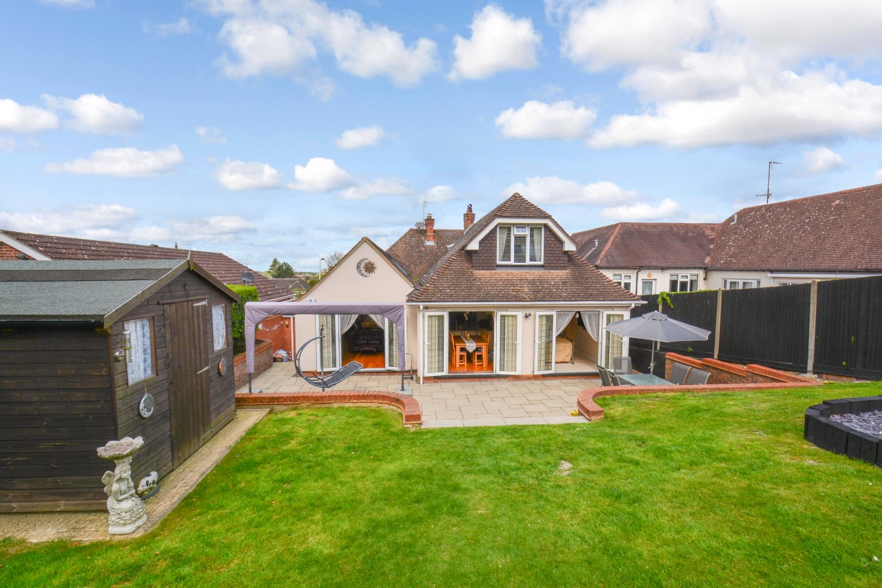 3 bedroom bungalow for sale, Tring Road, Dunstable, Central