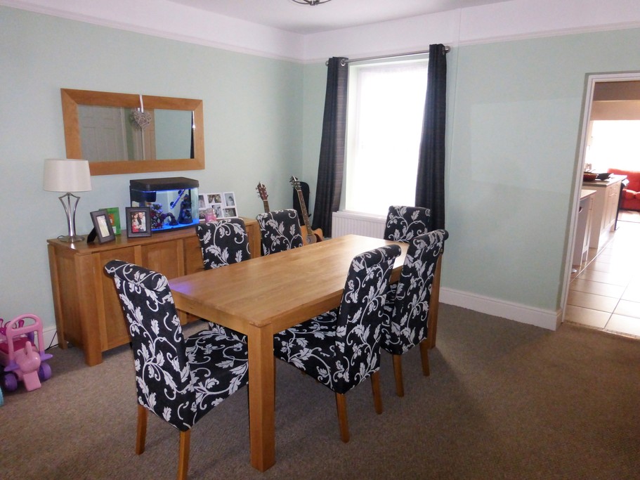 4 bedroom semidetached house for sale, Armscroft Road, Barnwood