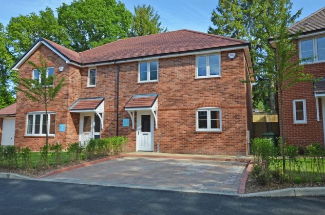 3 bedroom property for sale, adjoining woodlark place four marks ... 3 alton place