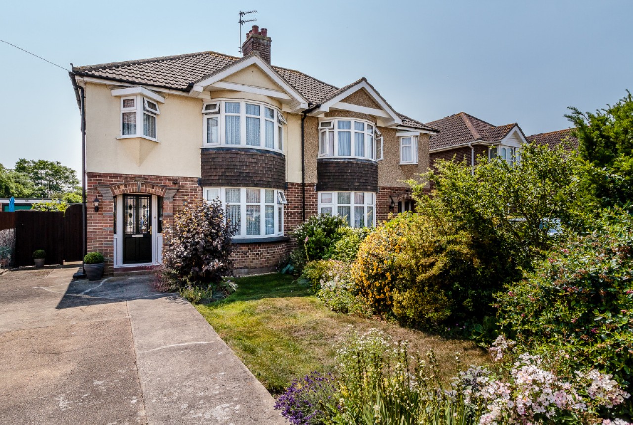 3 bedroom semidetached house for sale, Douglas Road, ClactonOnSea