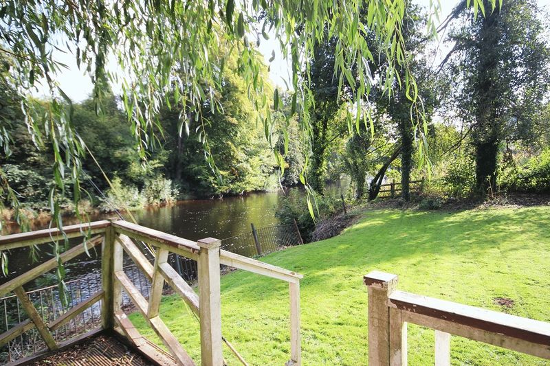 3 bedroom country house for sale, Erbistock, Wrexham LL, LL13 0DR