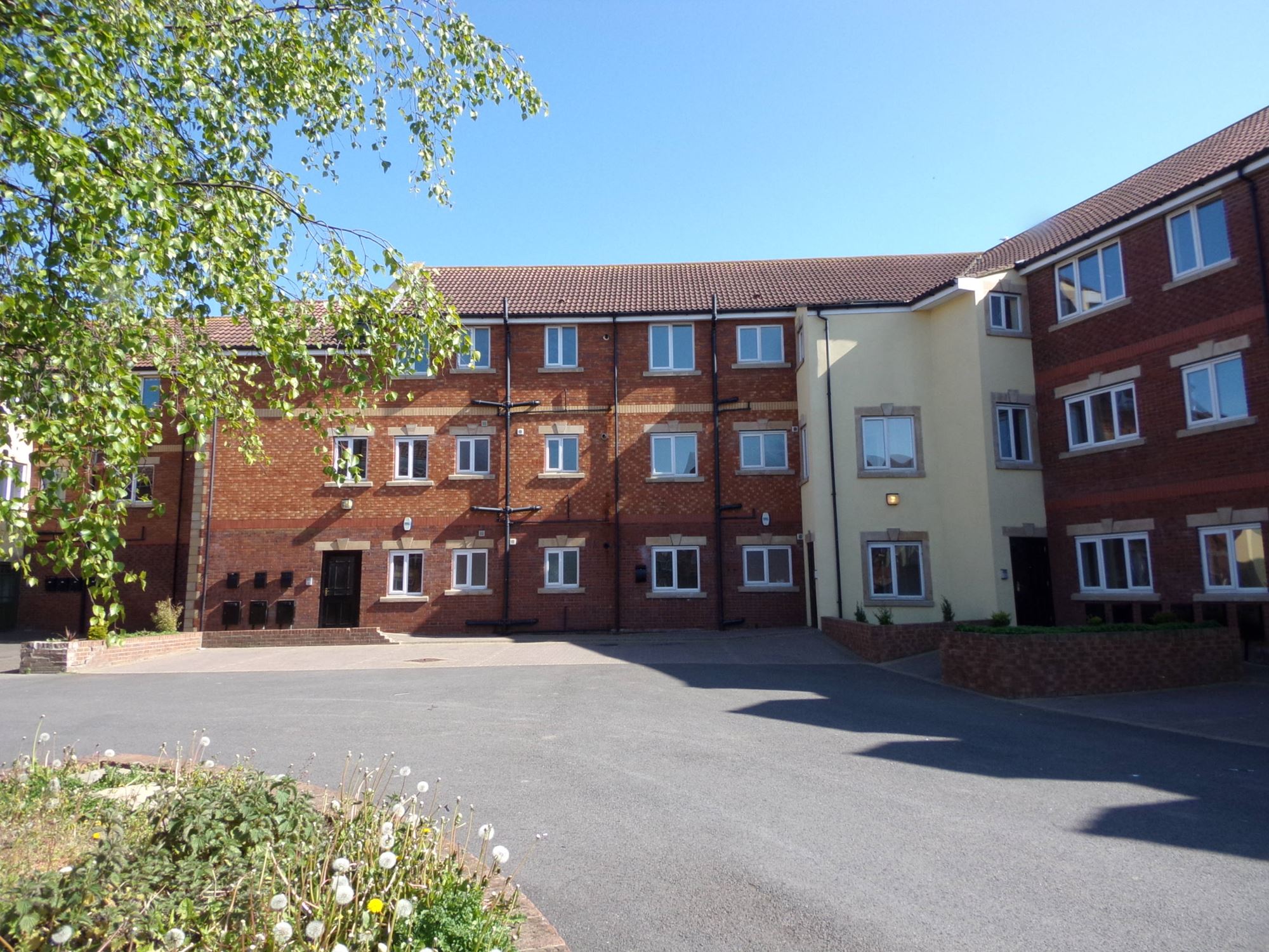 2 bedroom flat to rent, Cambridge Court, Tindale Crescent,