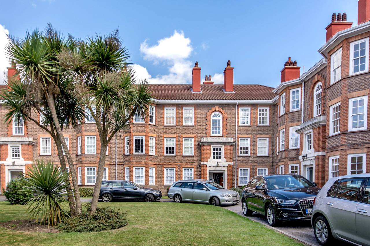 Bromyard Avenue Acton W3, 2 bed, Flat, W3 7JD, £575,000, For Sale