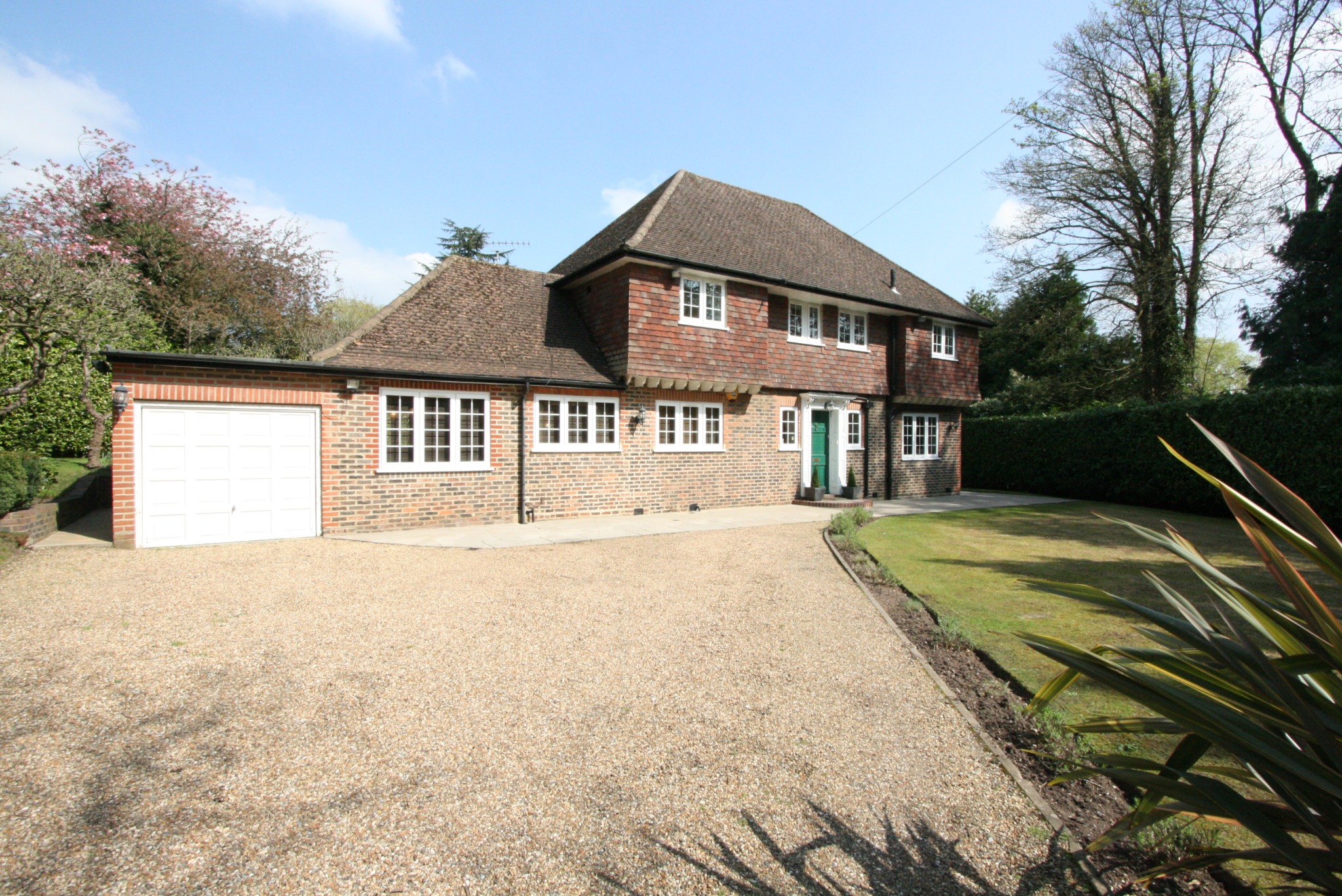 4 bedroom detached house to rent, Pinner Hill, Pinner HA, HA5 3XY