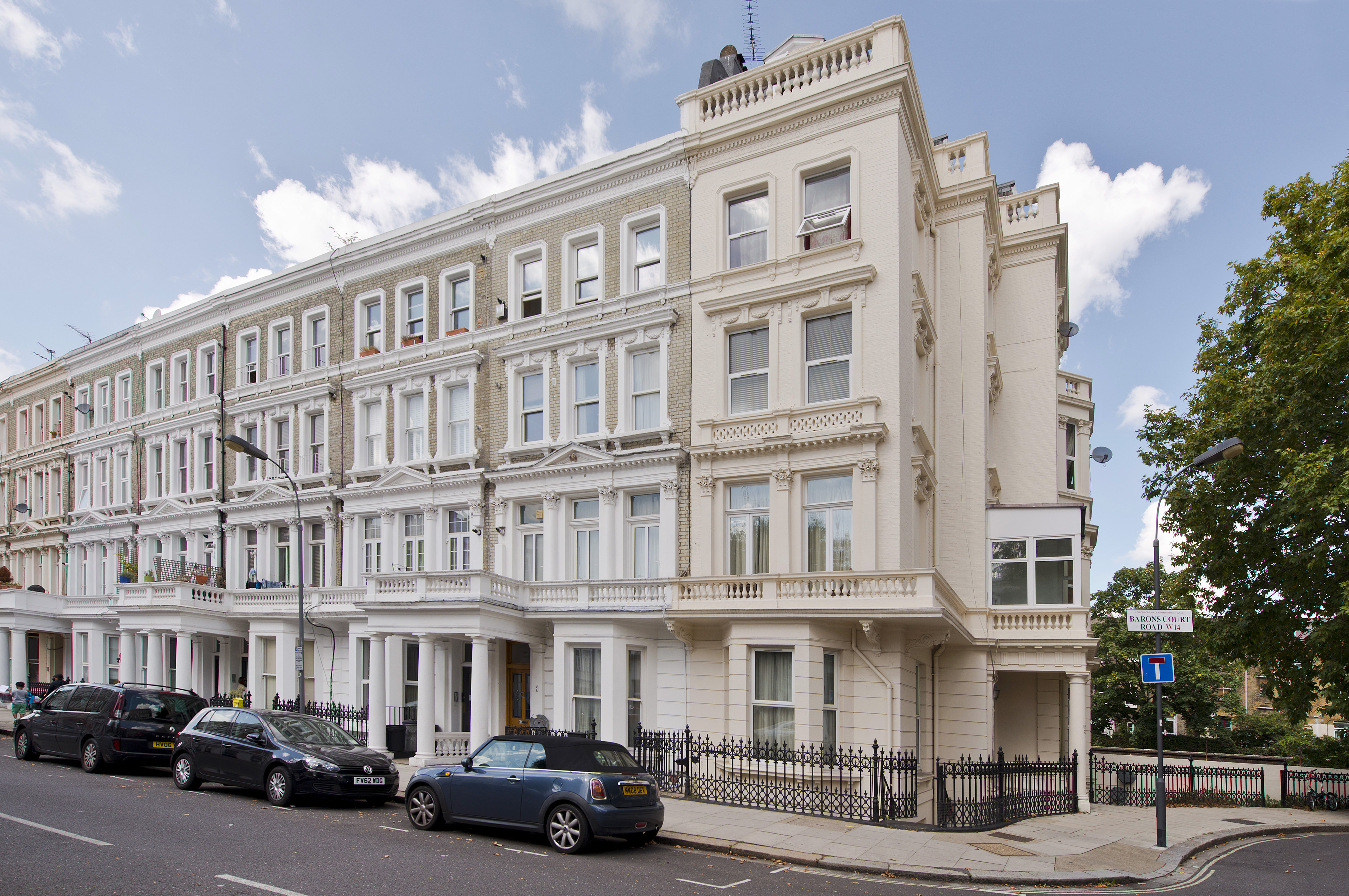 Flat to rent, Barons Court Road, London, W14 9DT