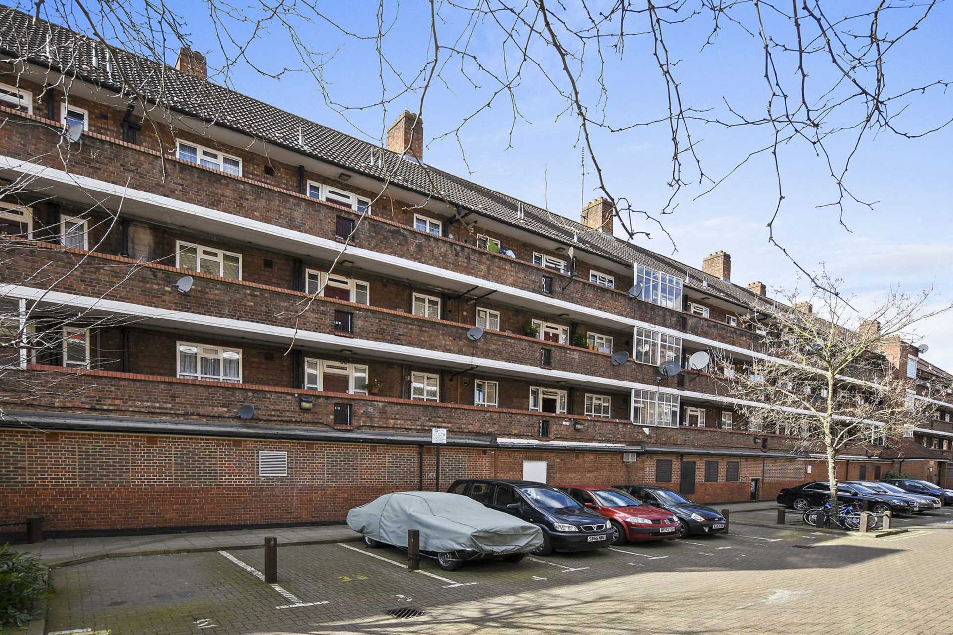 3 bedroom flat for sale, Charnock House, White City Estate, London, W12 7QX