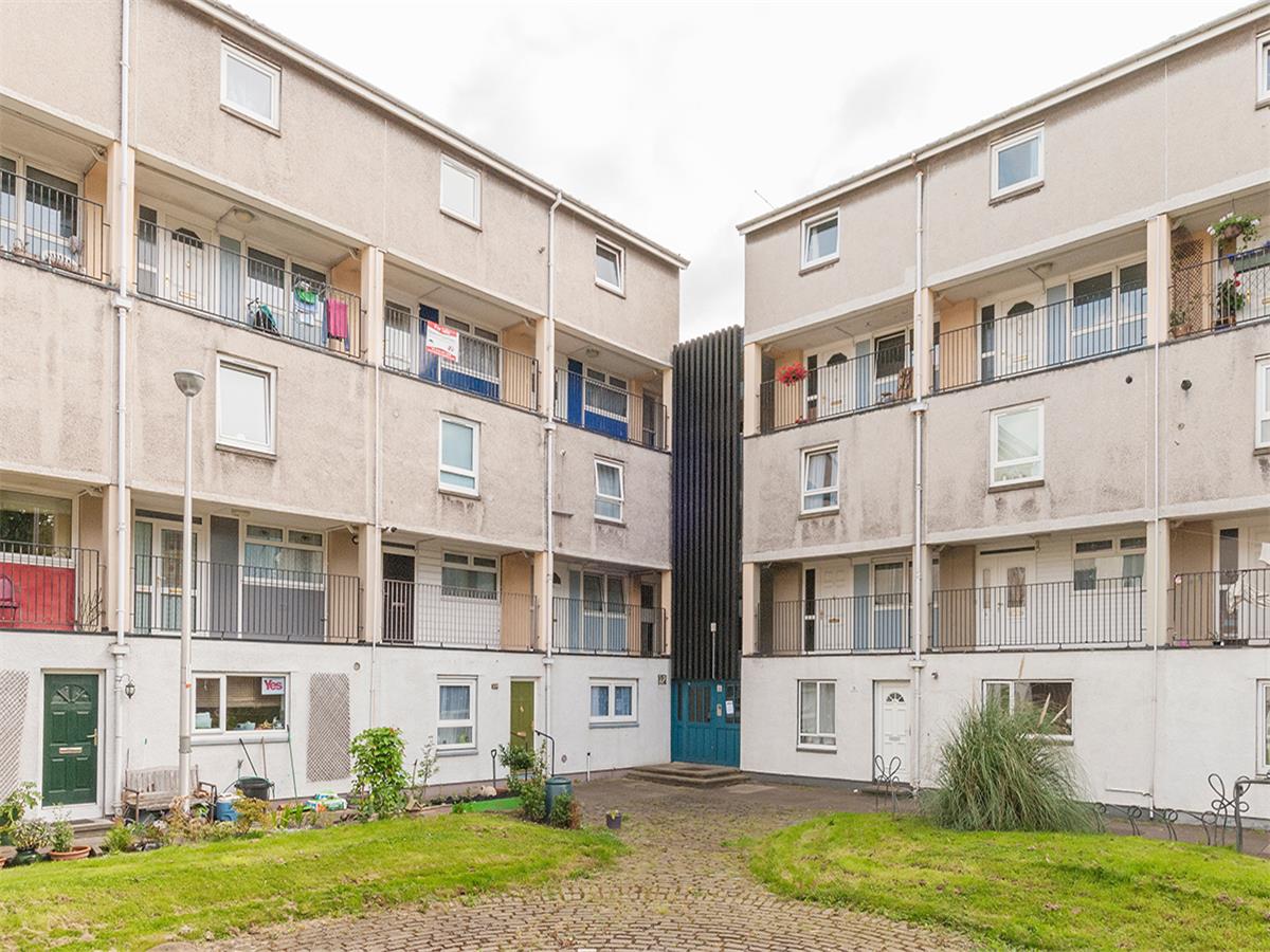 2 bedroom flat to rent, Viewcraig Street, Holyrood, Edinburgh, EH8 9UG