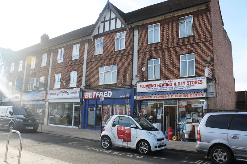 4 bedroom flat to rent, Southall Court, Lady Margaret Road, Southall UB