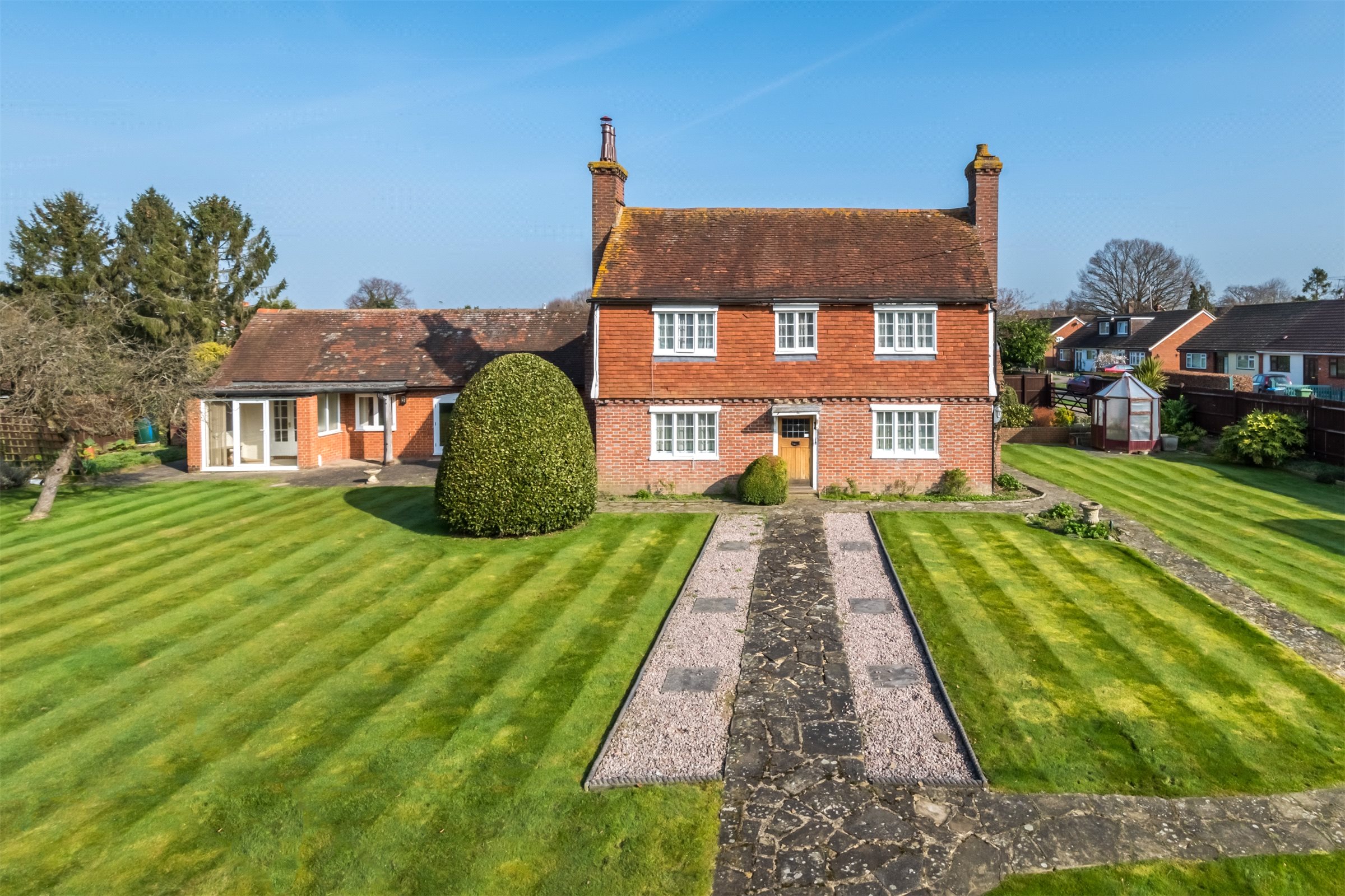 5 bedroom detached house for sale, Plough Road, Smallfield, Horley, RH6 9JL