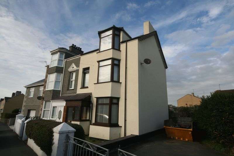 4 bedroom semidetached house for sale, Llanfawr Road, Holyhead, LL65 2HE