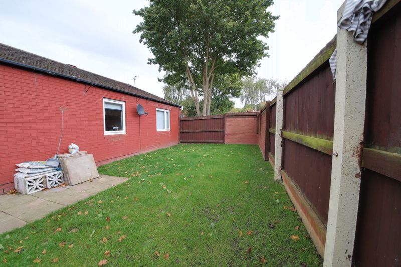 3 bedroom bungalow to rent, Canal Reach, Windmill Hill, Runcorn WA, WA7 6LA