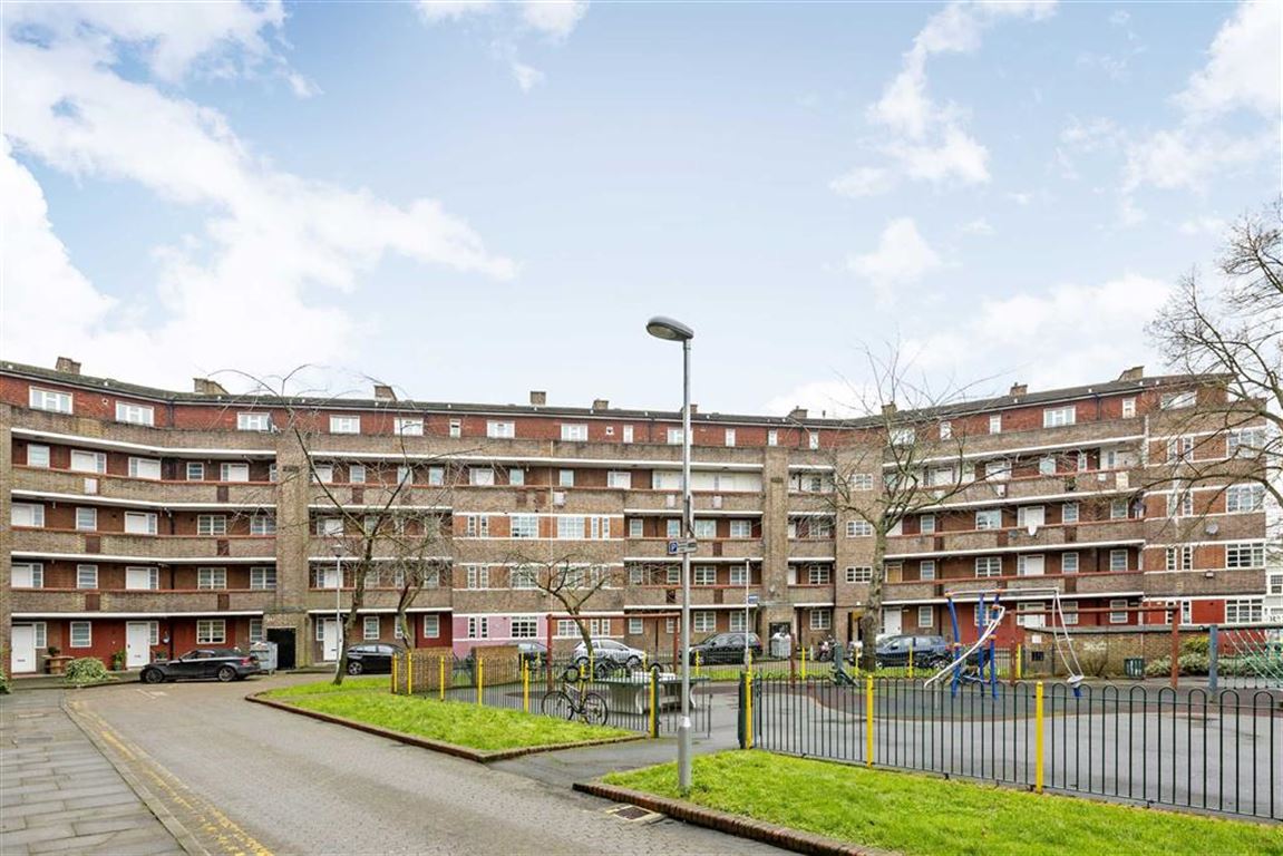 1 bedroom flat for sale, Oaklands Estate, London, SW4 8NB