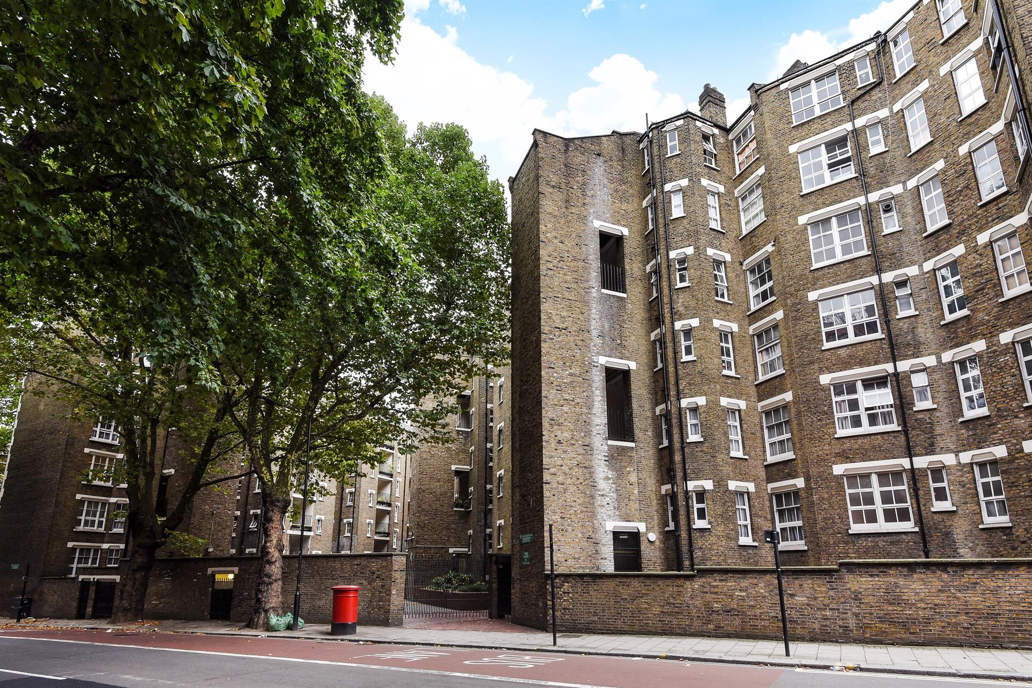 1 bedroom flat for sale, Cavendish Mansions, Clerkenwell Road, London