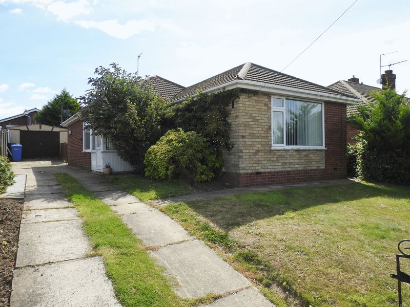 2 bedroom detached bungalow to rent, Hadleigh Drive, Lowestoft NR, NR32 3EE