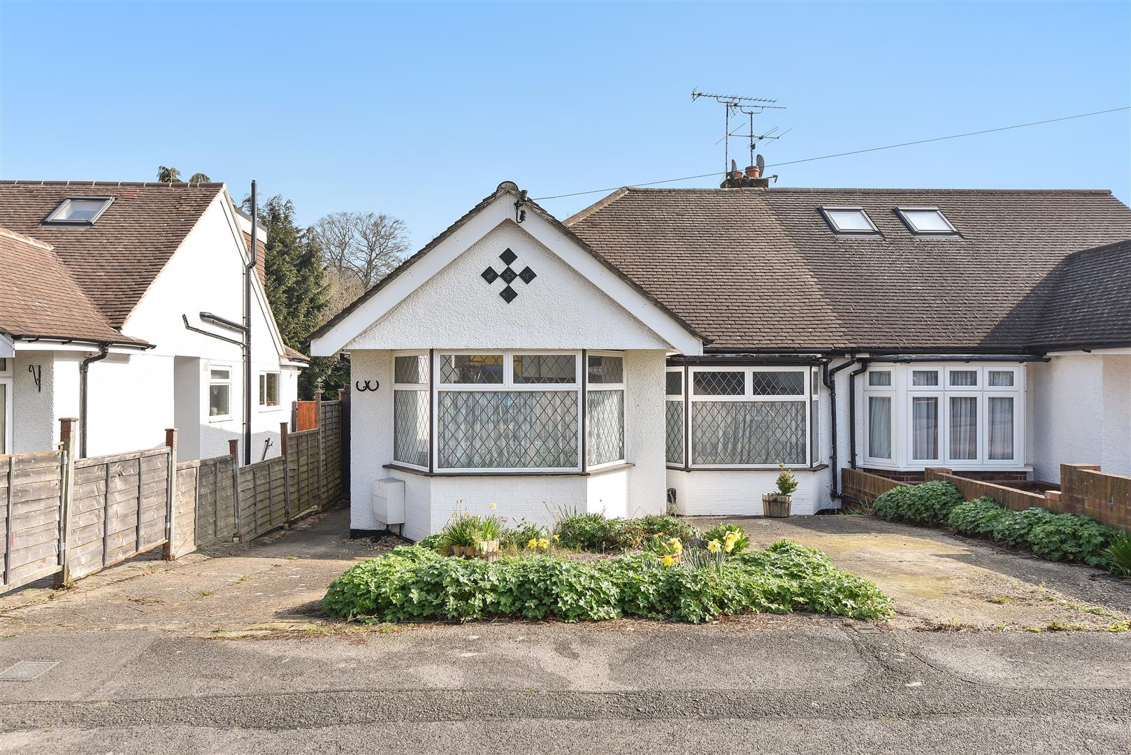 2 bedroom semidetached bungalow for sale, Links Way, Croxley Green
