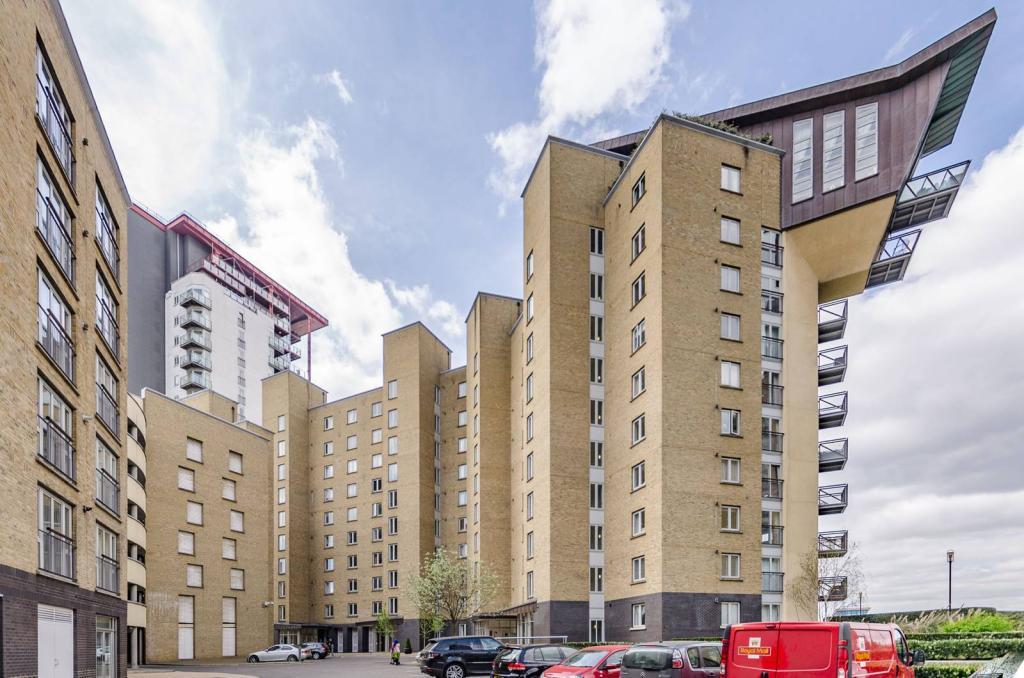 2 bedroom flat to rent, Vanguard Building, Westferry Road, London, E14 8LZ