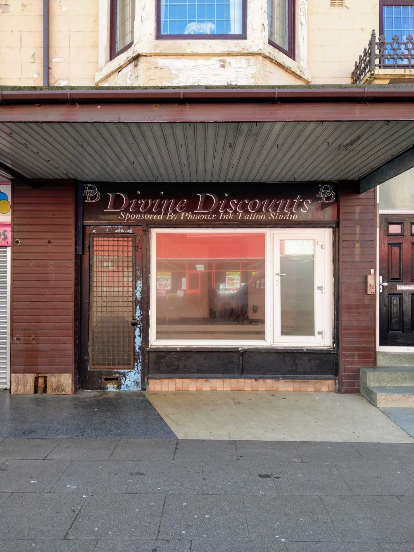 Commercial unit to rent, Albert Road, Vape Shop, Blackpool, FY1 4TA