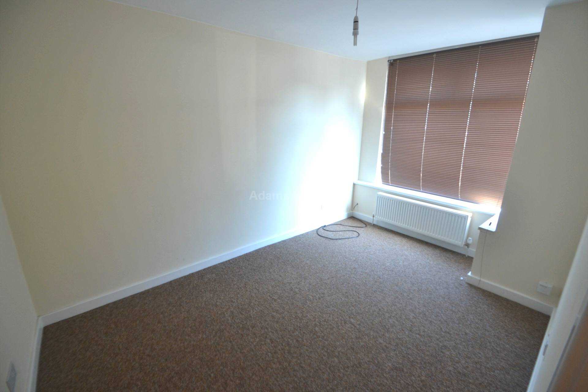 3 bedroom terraced house to rent, Brighton Road, Reading, RG6 1PS