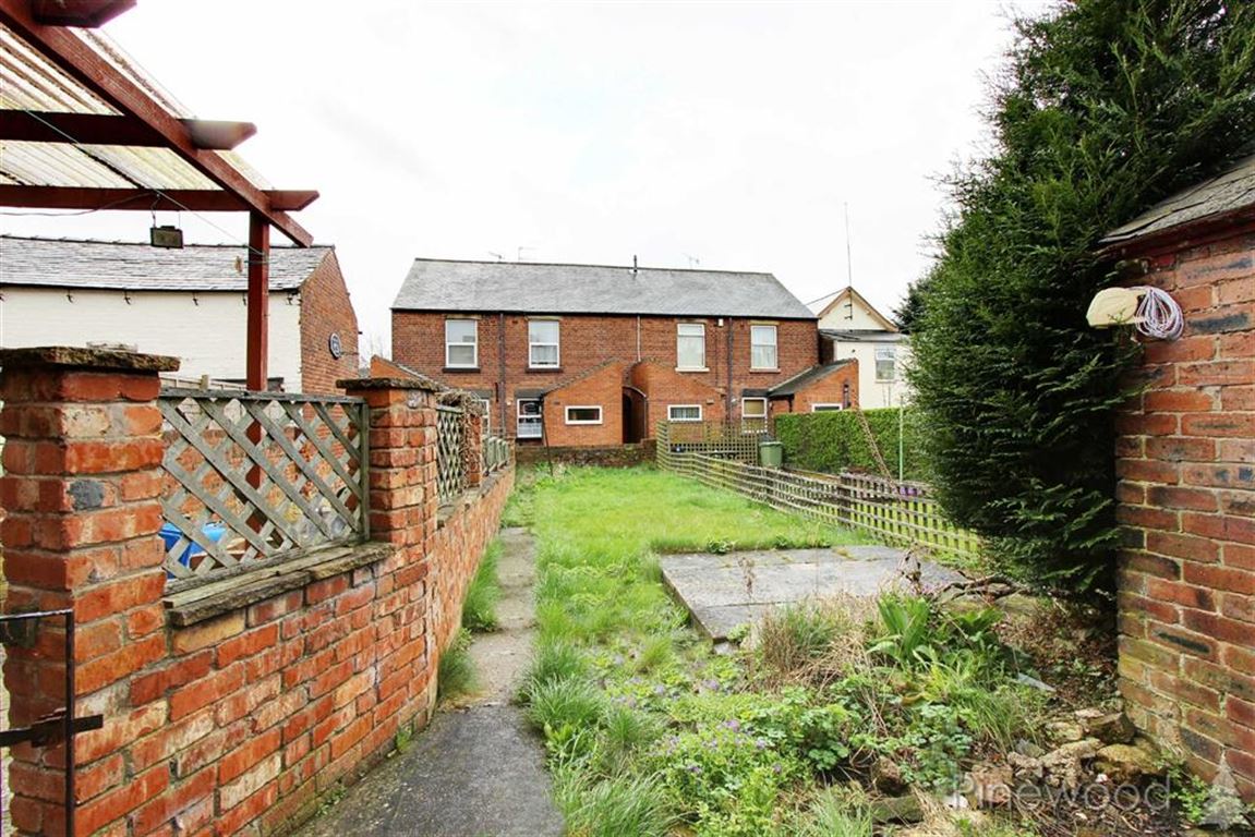 2 bedroom terraced house to rent, Chatsworth Road, Brampton