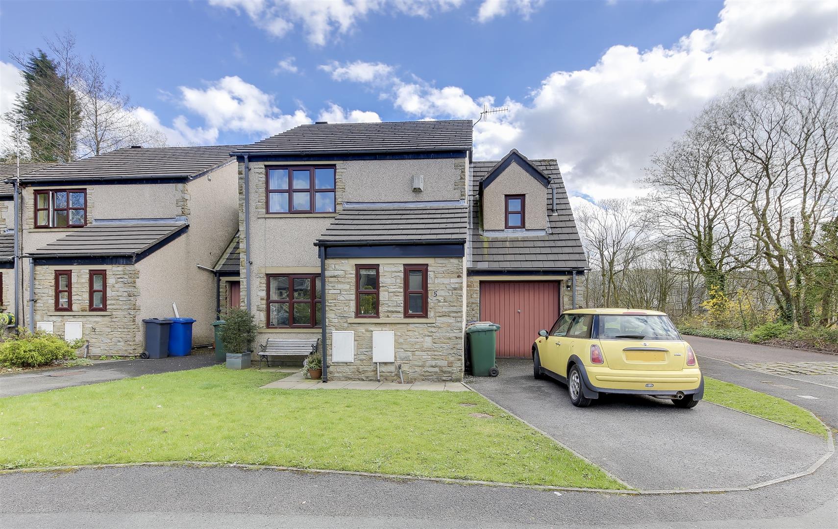 3 bedroom detached house to rent, Lee Brook Close, Rossendale
