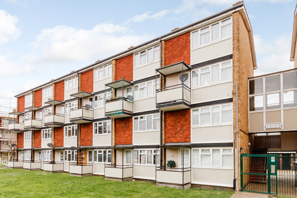 2 bedroom flat to rent, Longheath Gardens, Croydon, CR0 7TN