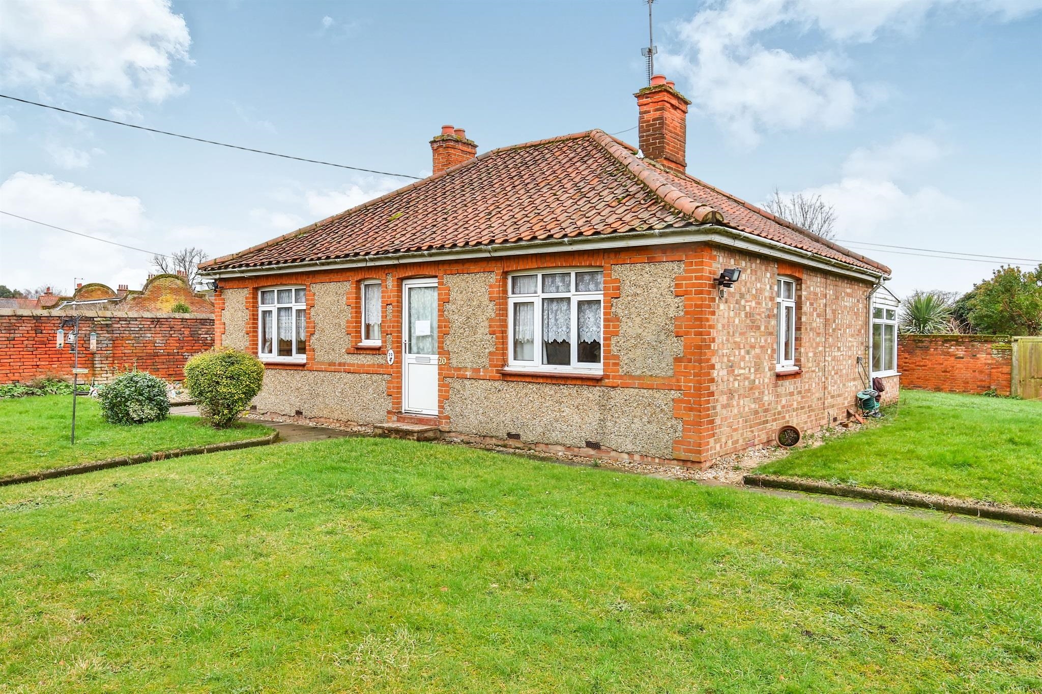 2 bedroom detached bungalow for sale, Holt Road, Fakenham, NR21 8BW