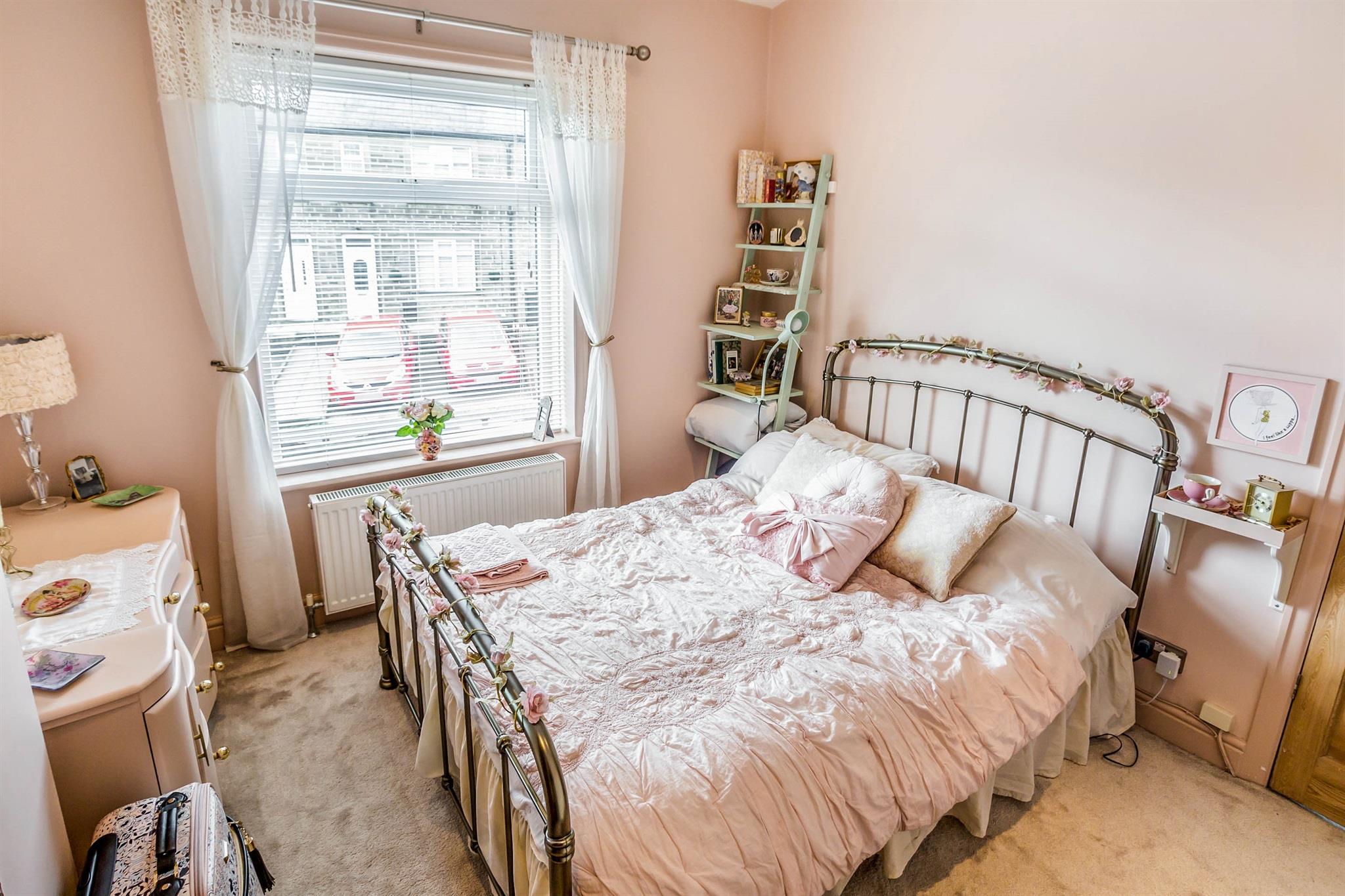 3 bedroom semidetached house for sale, Rochdale Road, Halifax, HX4 8HR